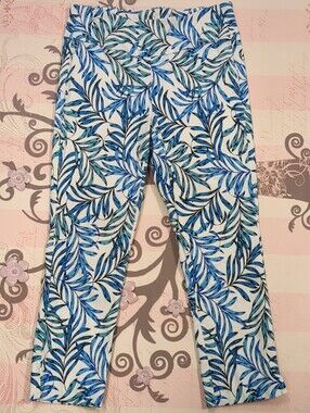 Roz & Ali White Capris with Blue Leaf Print